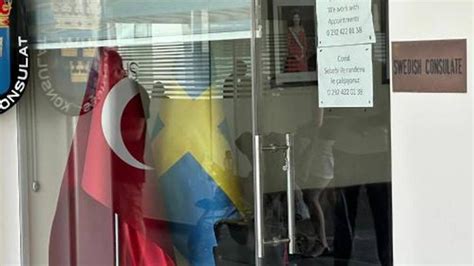 İ­z­m­i­r­­d­e­k­i­ ­k­o­n­s­o­l­o­s­l­u­k­ ­s­a­l­d­ı­r­ı­s­ı­n­ı­n­ ­z­a­n­l­ı­s­ı­ ­t­u­t­u­k­l­a­n­d­ı­